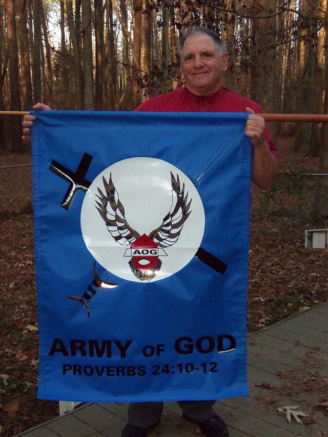 Donald_Spitz_holds_Army_of_God_Banner