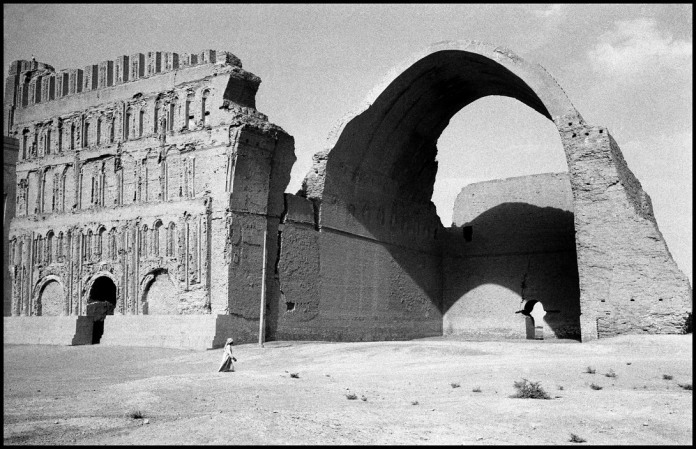 IRAQ. Near Baghdad. 1956. Ruins of the Palace of Ctesiphon.